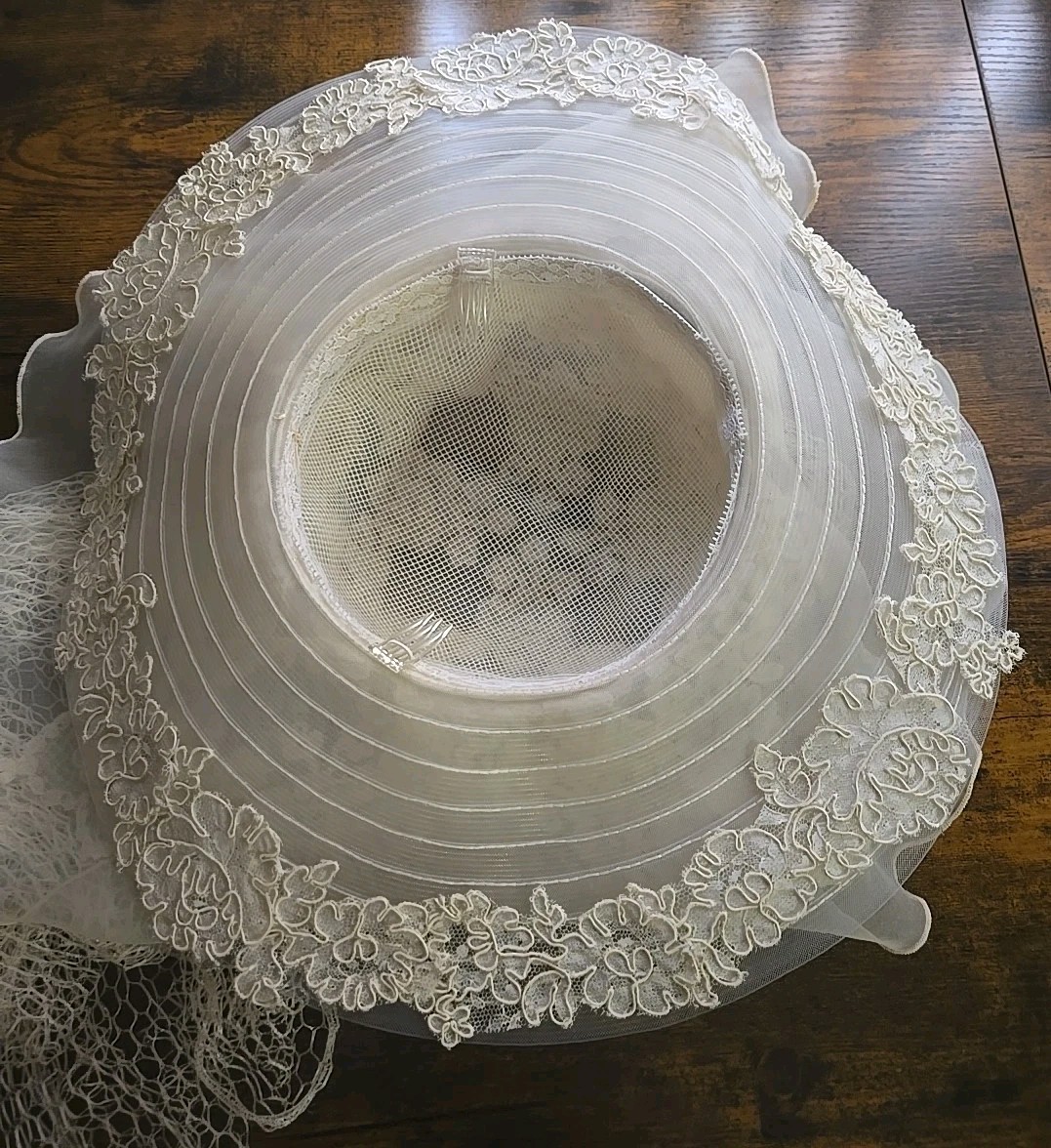 Vintage White Wedding Hat With Long Lace Train
