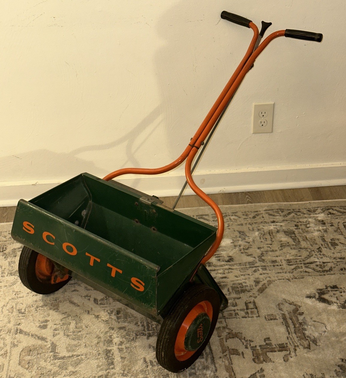 Vintage Scotts Seed Fertilizer drop spreader 20” Steel Functions GOOD WORKING!