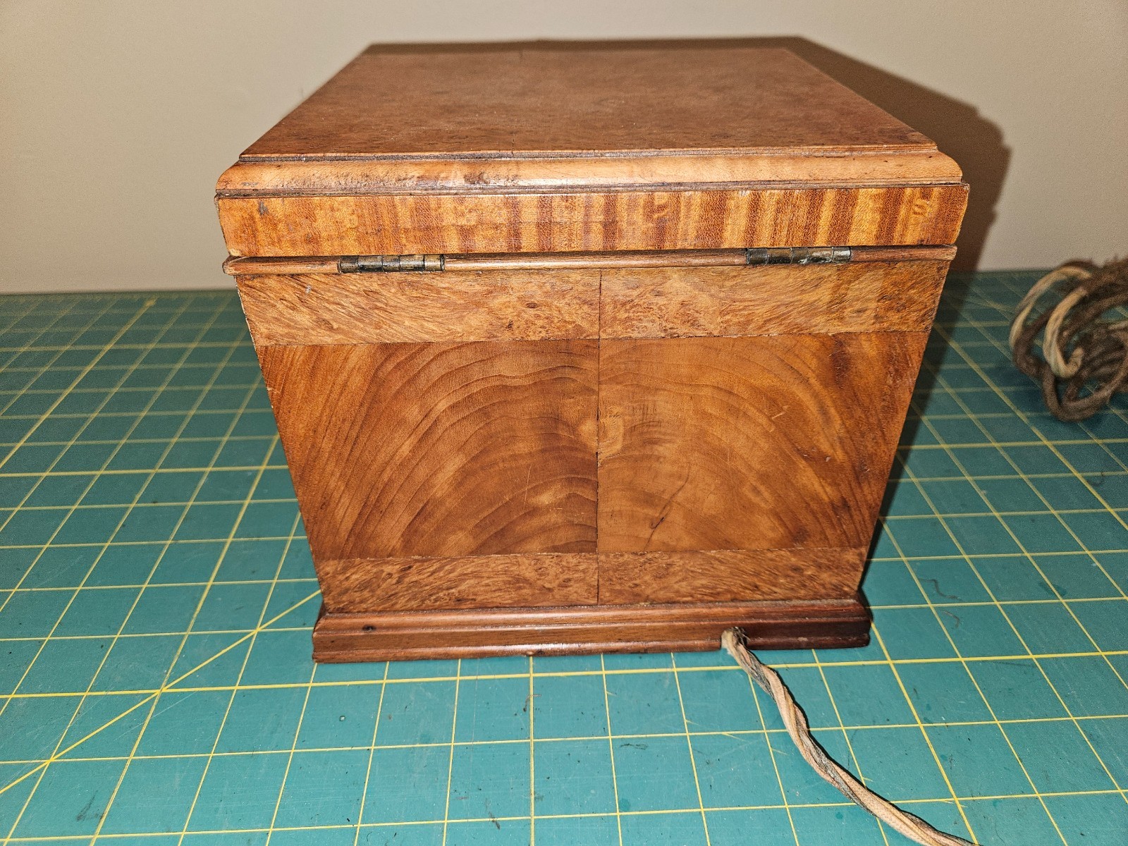 GRUNOW Wired Radio Remote Control Chassis 2A Burl Box Cloth Cord Model 1101