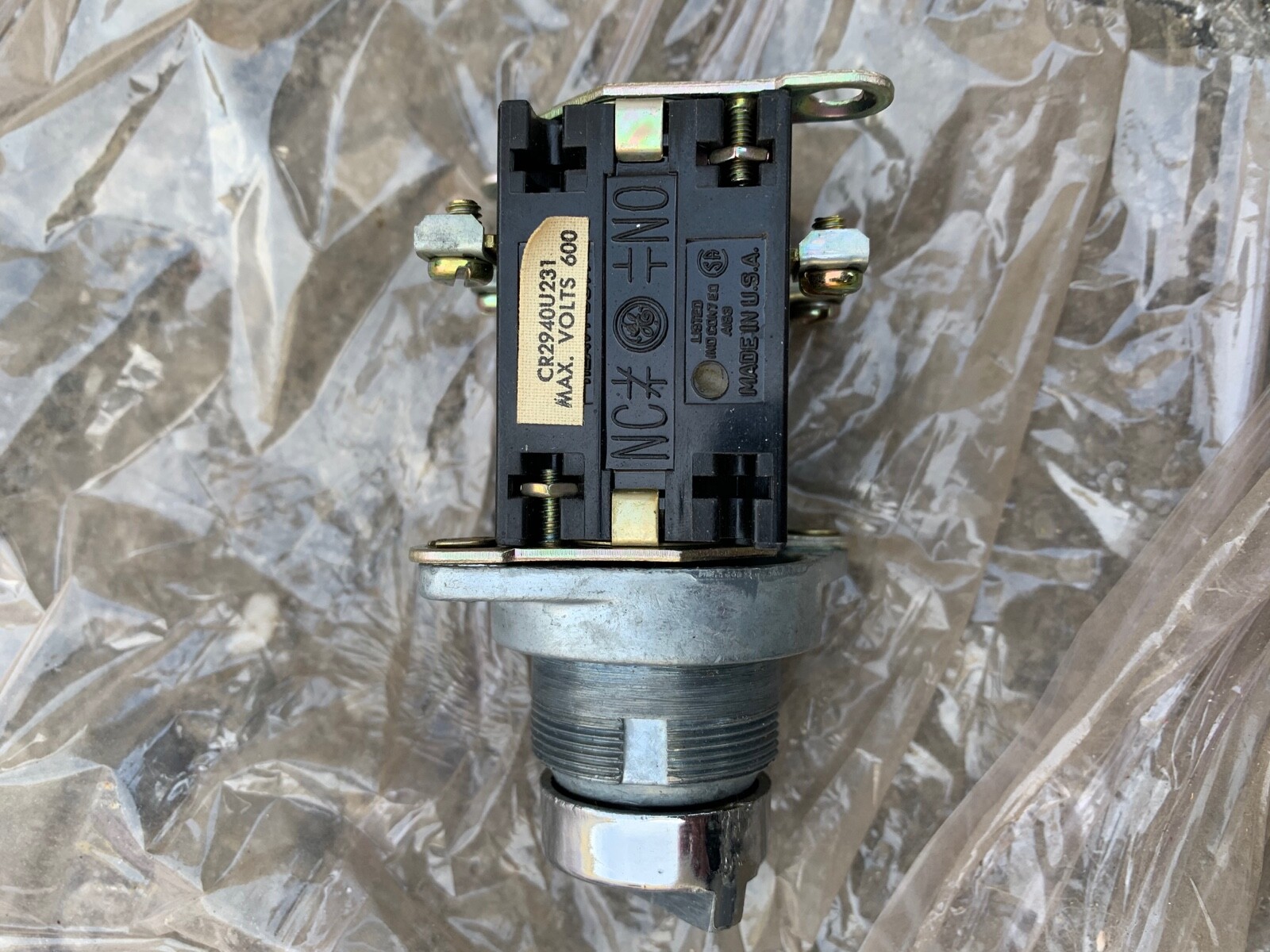 CR2940U231 GE Selector Switch from CR2940AJ201C Enclosure