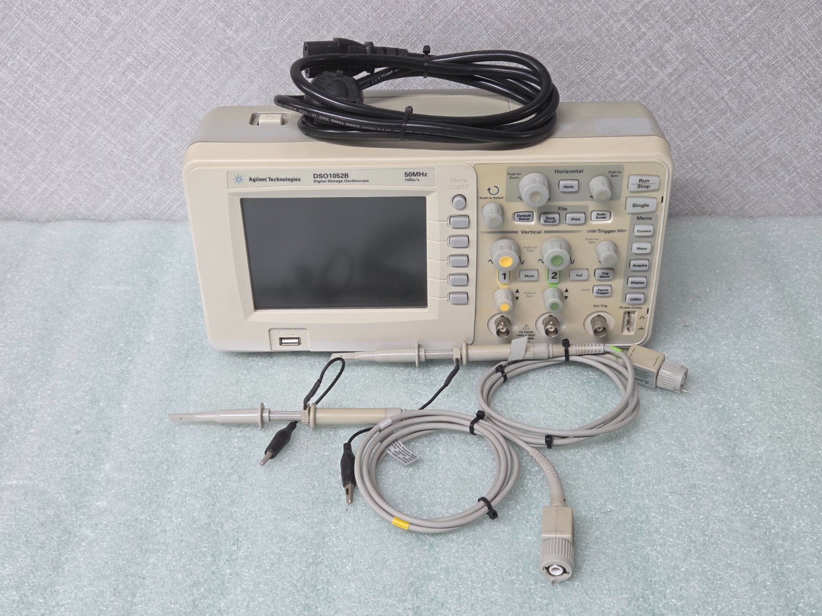 AGILENT TECHNOLOGIES DSO1052B Digital Oscilloscope & N2862B 10:1 passive probe