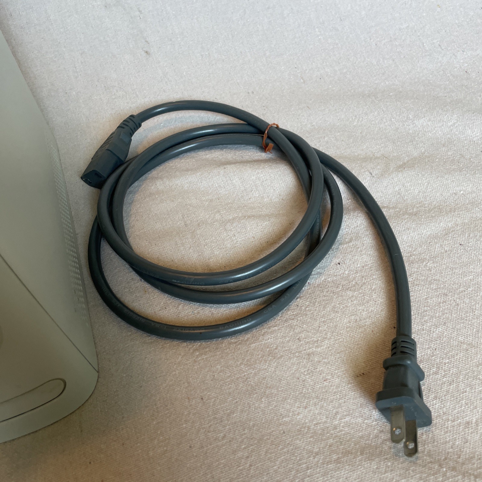 Microsoft Xbox 360 Slim White Console 320GB Tested Works