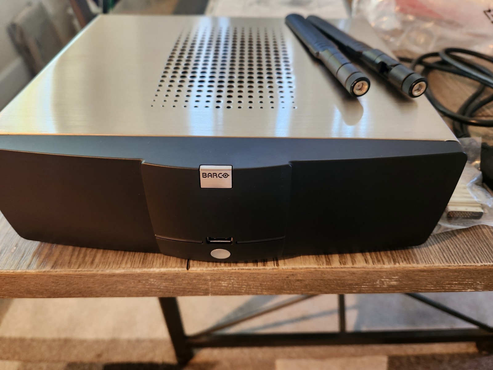 Barco Clickshare R9861006BNA Wireless Presentation System w/4 Buttons & Holder