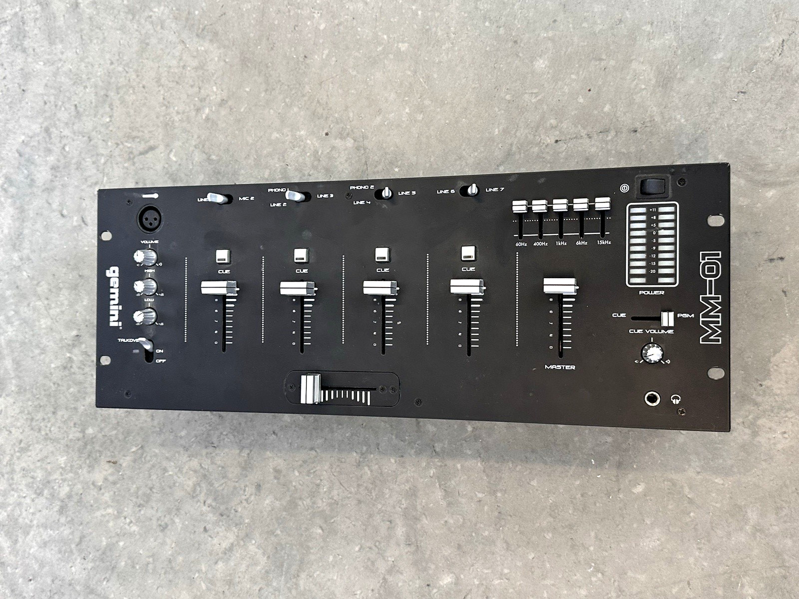 Gemini MM-01 DJ mixer