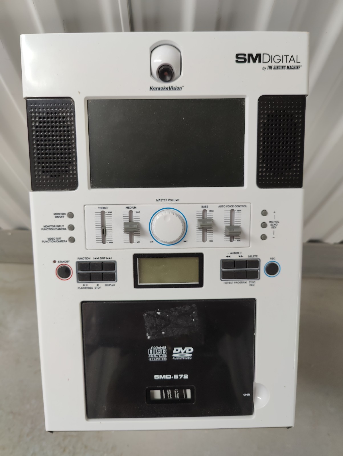 Singing Machine Karaoke System SMD-572 DVD/CDG w/ Microphone Remote + Stand