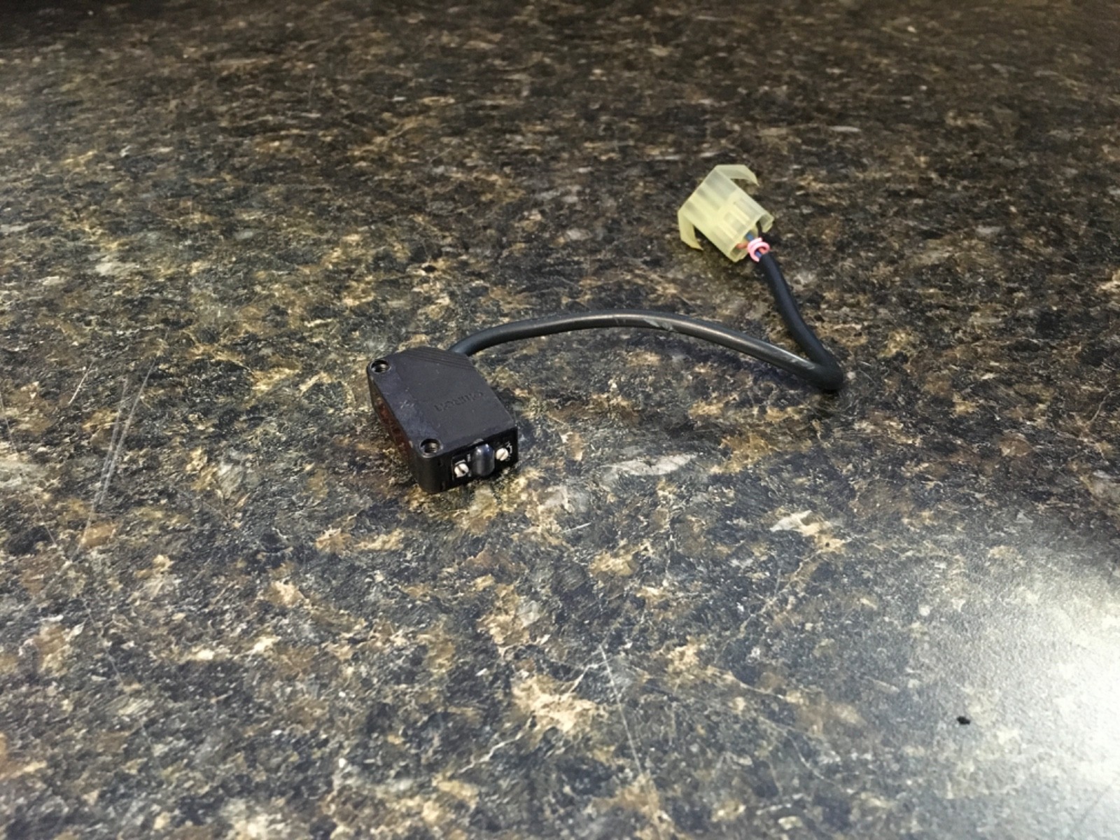 Omron E3Z-LS61 Rectangular Diffuse Photoelectric Sensor (KB)