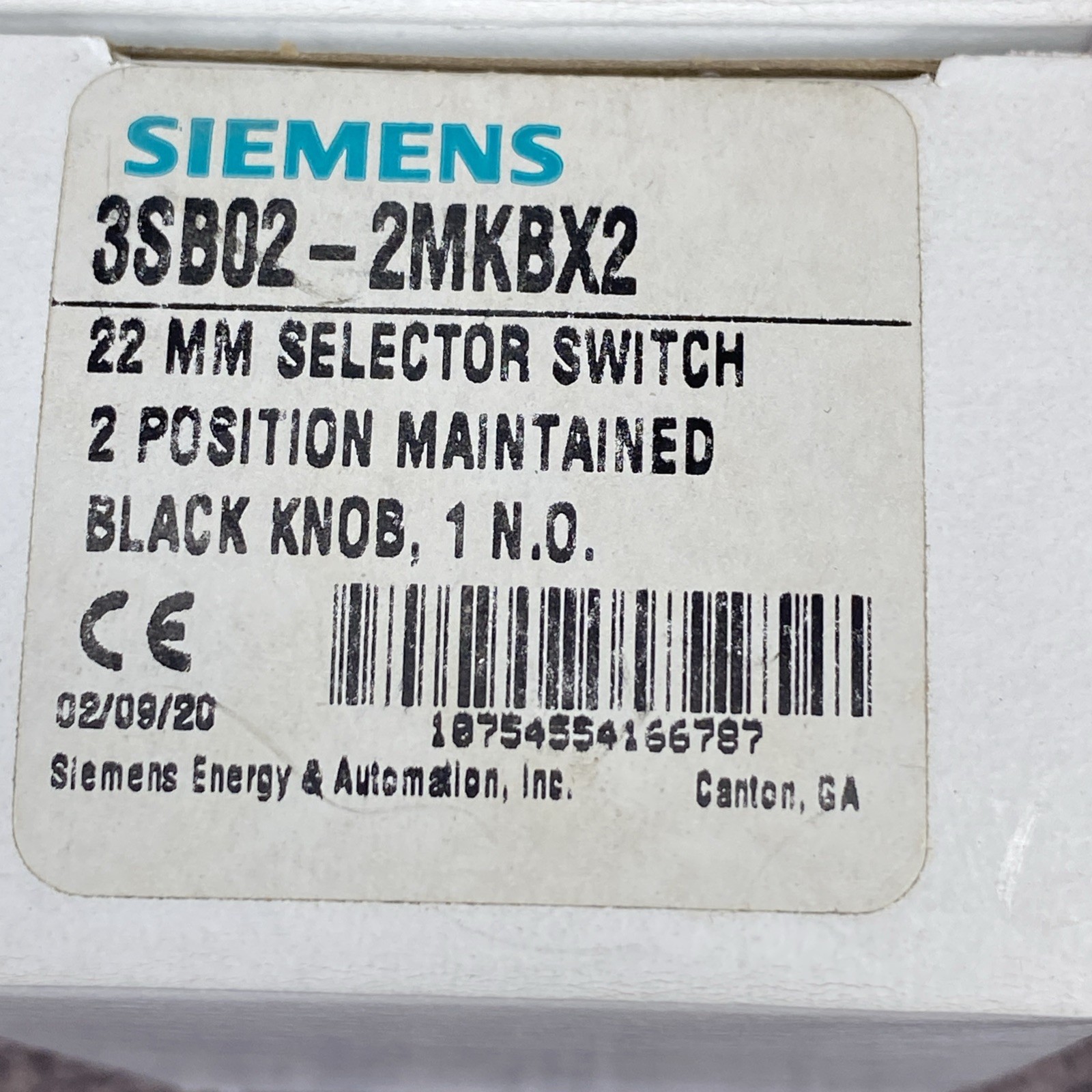 (2) Siemens 3SB02-2MKBX2 22MM Selector Switch 2 Position Maintained Black Knob
