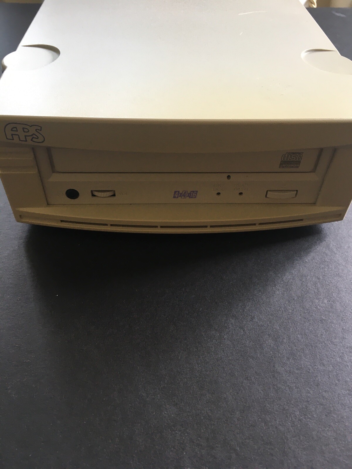 Compaq CD-RW APS TECHNOLOGIES 2255-016P (4X4X16 )  SCSI 50 Pin Centronics.