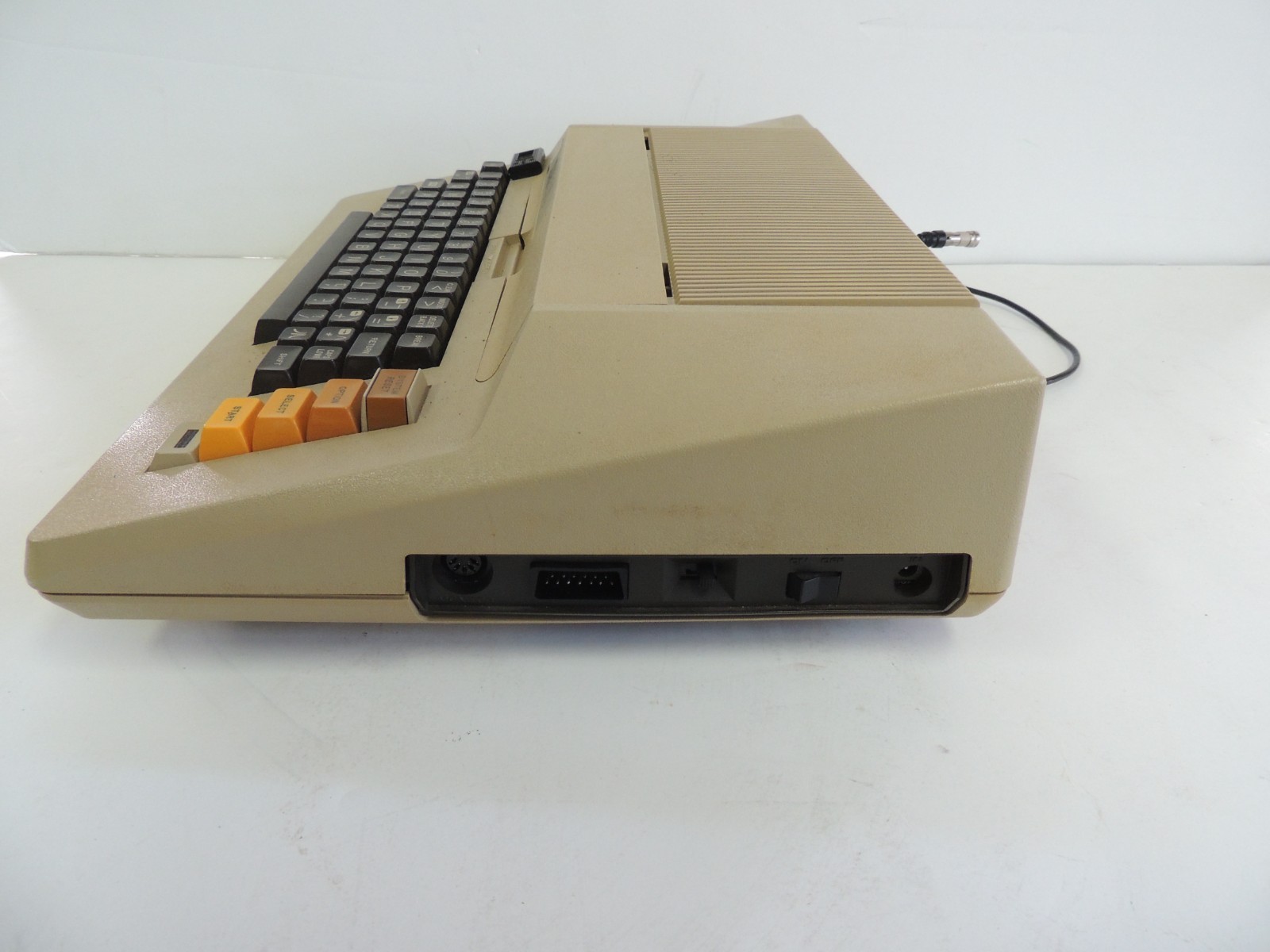 Atari 800 Vintage Home Computer Tested + power, composite cable, 1902A cable