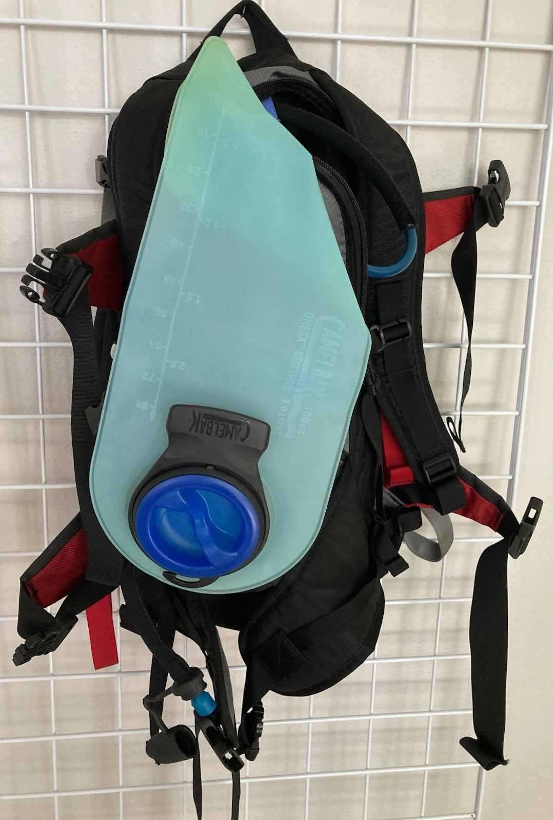 Camelbak Snobound Hydration Backpack 100 Ounce 3 Liter Bladder-New-Black-Red