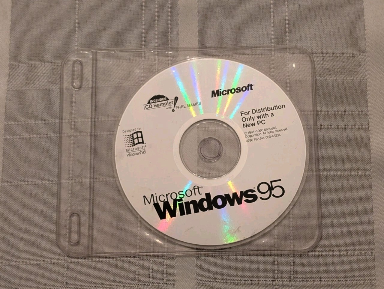 Microsoft Windows 95 for PC 000-45234 on CD - OEM - No Key Included