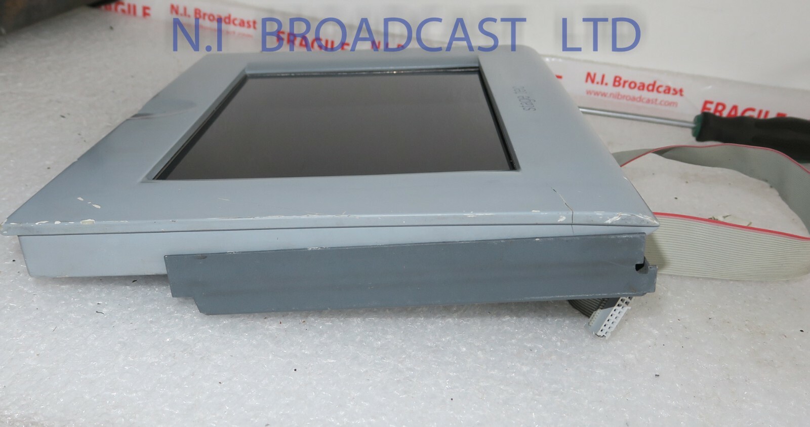 1x  Stagetec Cantus LCD sccreen small crack on 1 corner plastic