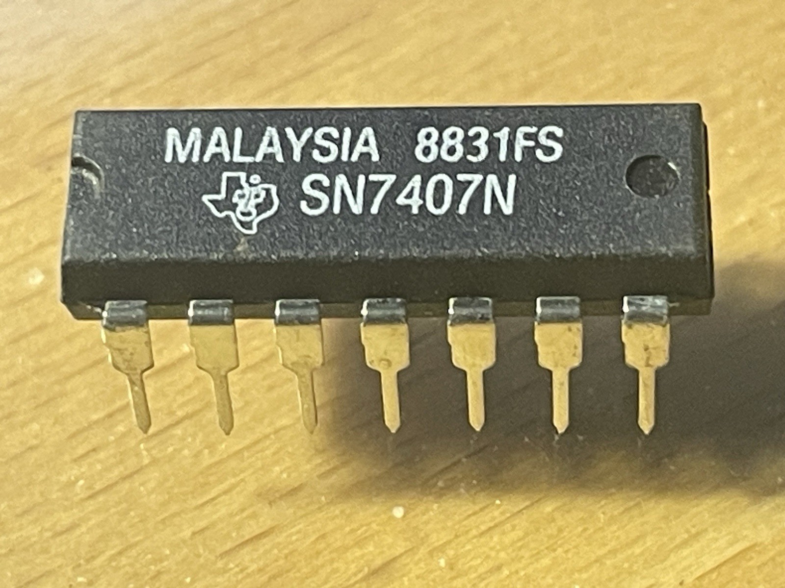 SN7407N - TI IC - HEX BUFFERS/DRIVERS WITH OPEN-COLLECTOR, DIP-14.