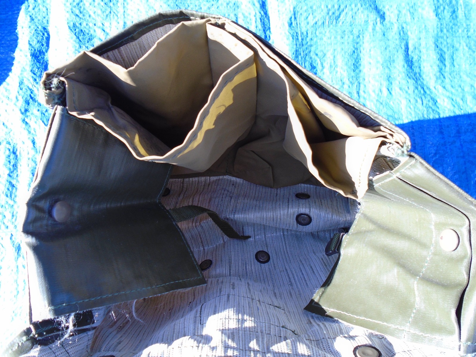 VGC Czech M85 Shoulder Bag Vinyl Green