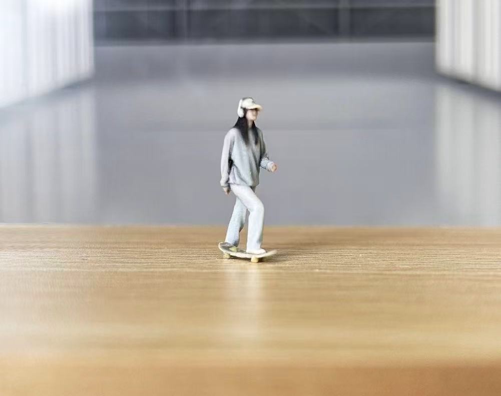 BN 1:64 Painted Figure Model Miniature Resin Diorama  Skate GIrl Skateboard Toy