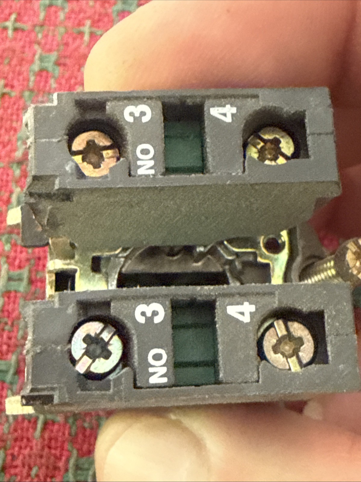 TELEMECANIQUE BLACK SELECTOR SWITCH WITH ZBE-101 CONTACT BLOCKS NOS