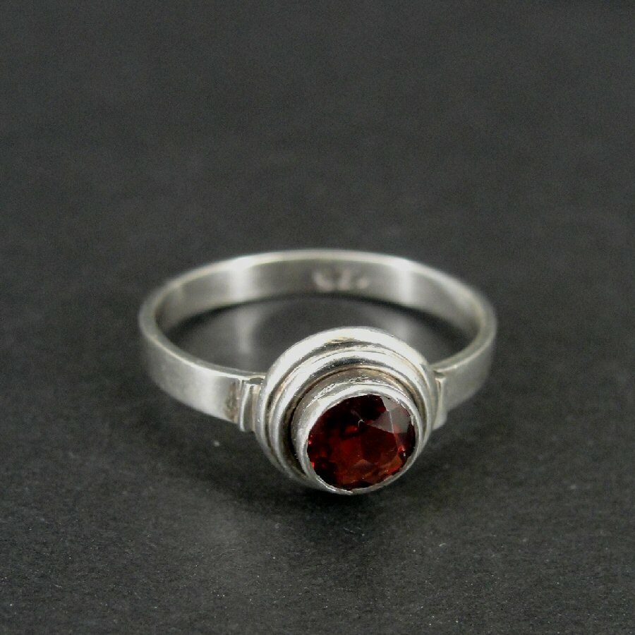 Ring Silver Red Garnet Stone Round Sterling 925 Size 6 1/2 Band Ring 6.5