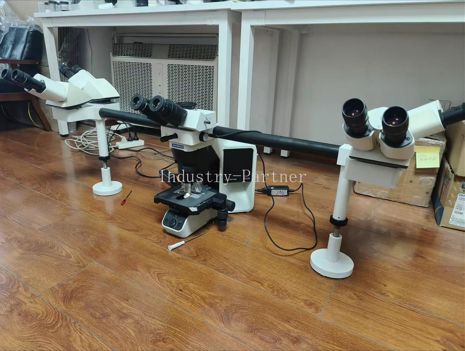 Olympus BX46 Microscope w/ Plan N 4X/10X/20X/40X Objectives ,Leica 5-Observation