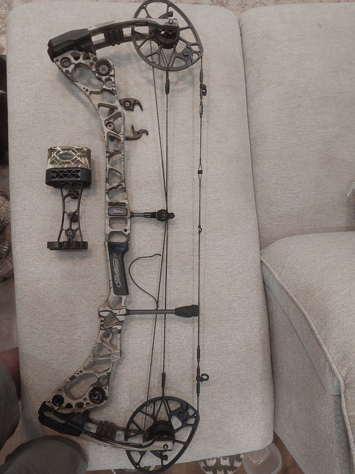 Mathews Halon 32-6 RH 60-70lb 28.5DL w/Quiver