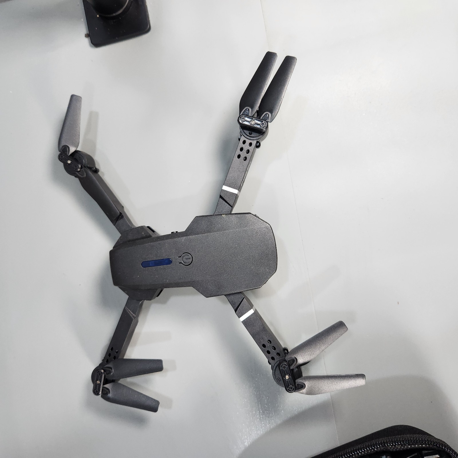 E99 Pro Foldable WiFi FPV Camera Drone w Remote Carrying Case Powers On