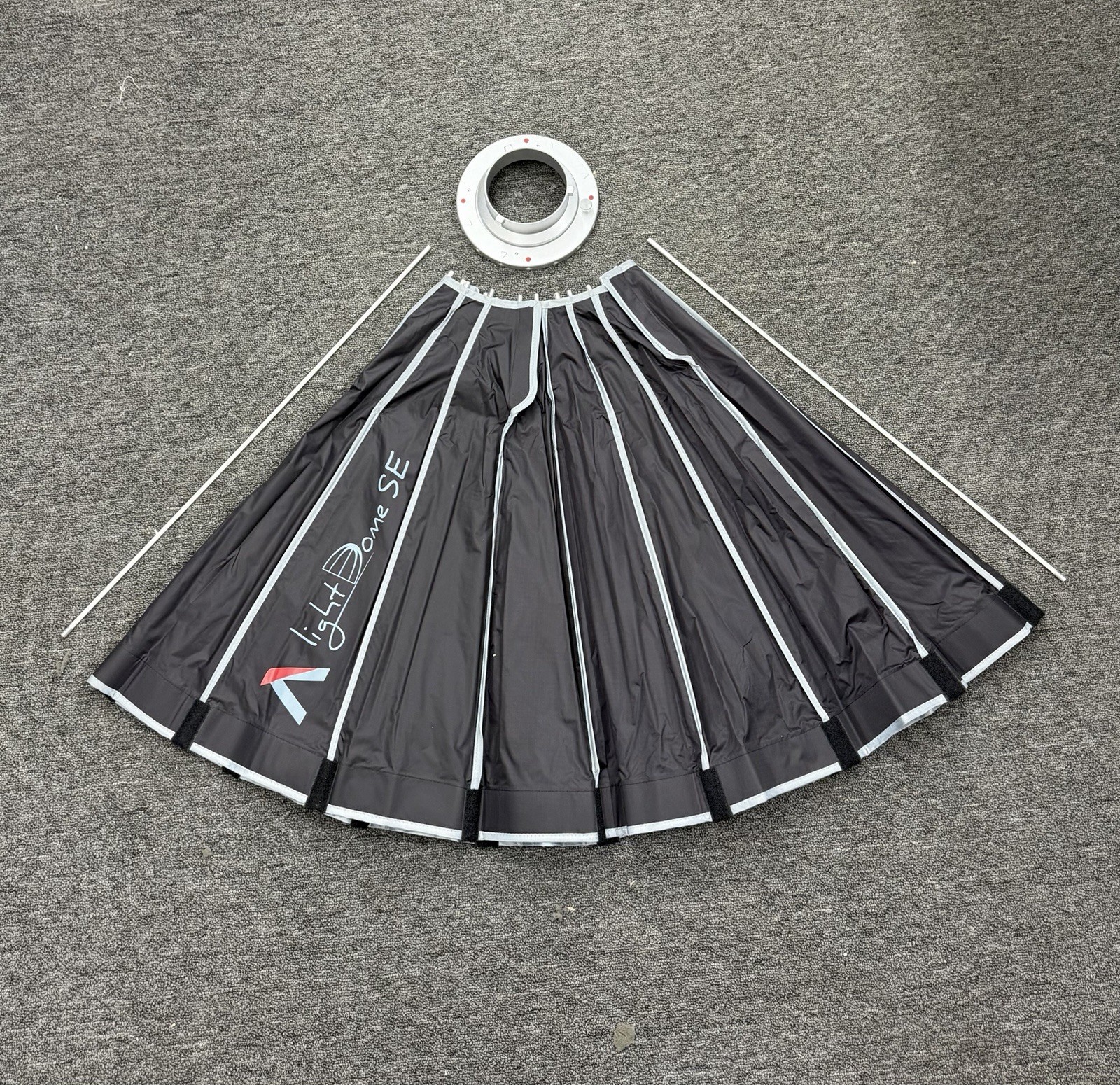 Aputure Light Dome SE Softbox - 16-Sided modifier with a 33.5" Diameter
