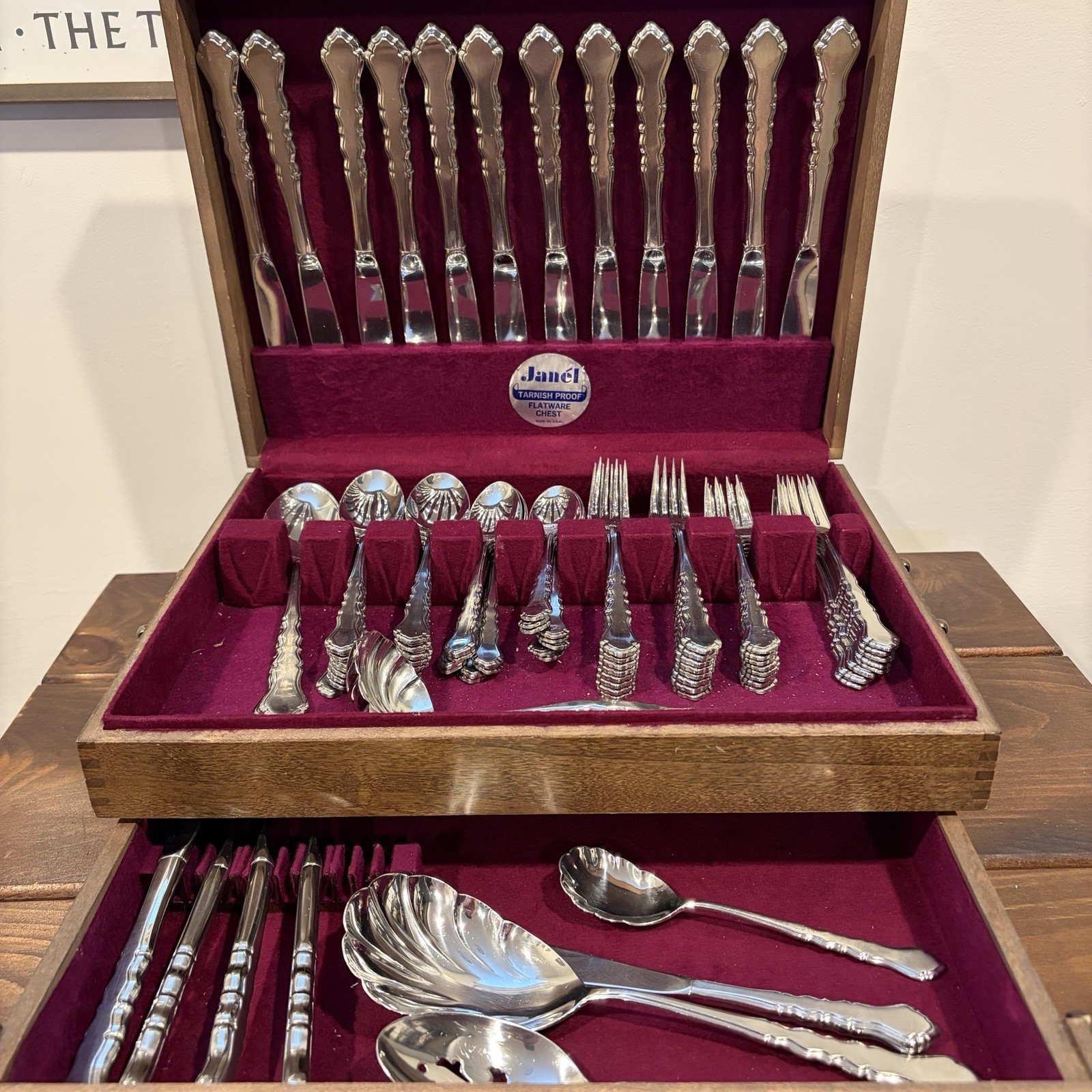 International Lyon AMERICANA Stainless Flatware 87 Pcs Service for 16, LN