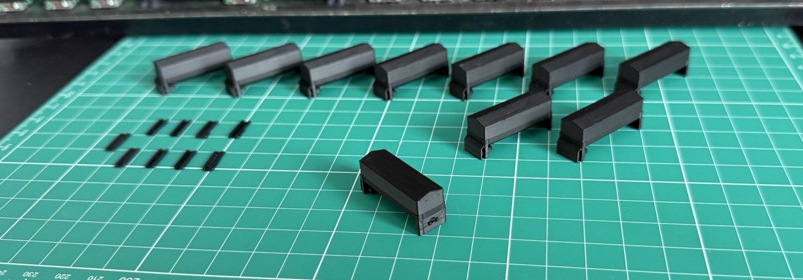 1/64 Cake Feeder (10-Pack) - Custom Farm Toys / Scale Accessories