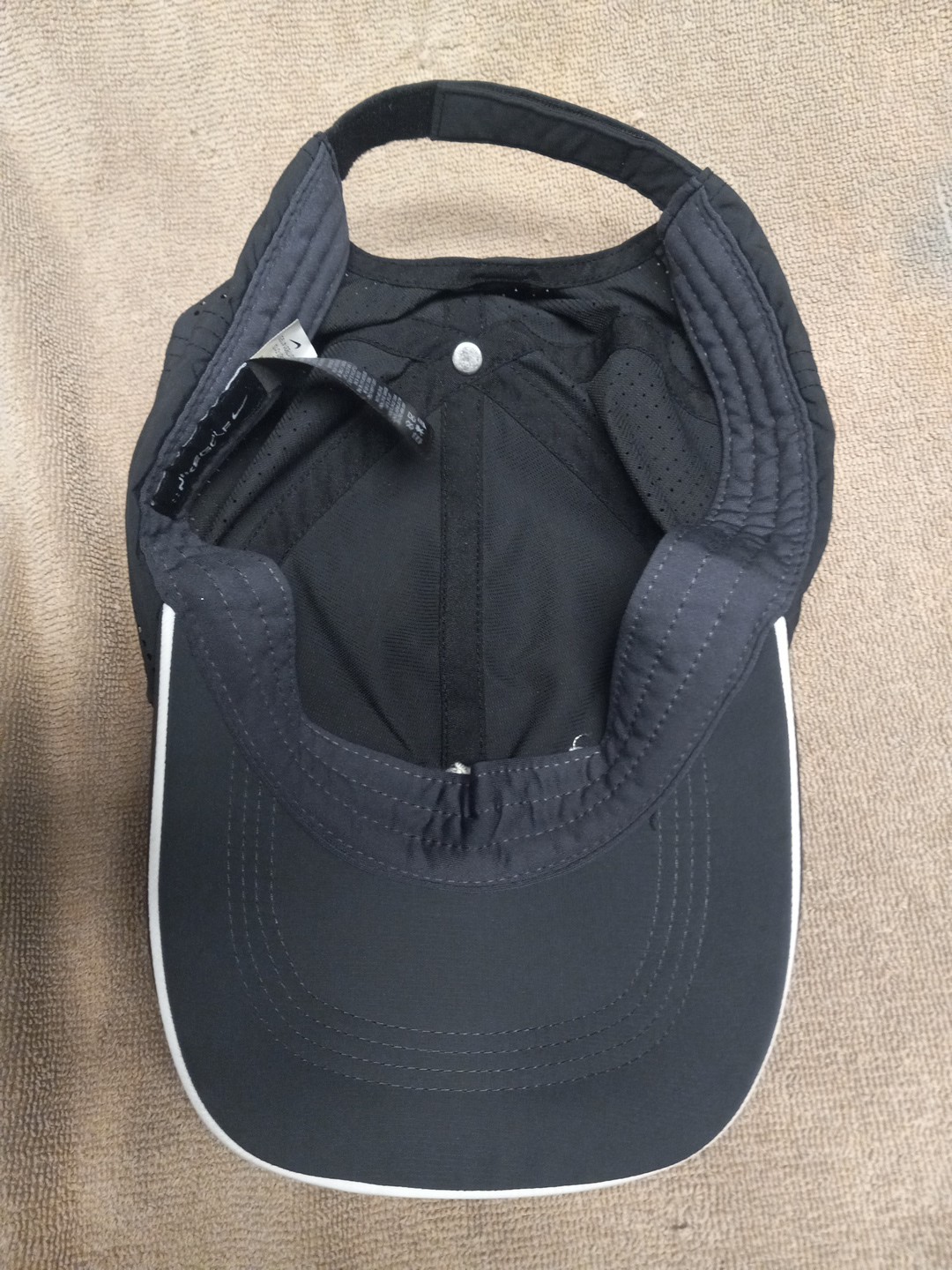 South Bay - Lightweight Black & White Nike Golf Hat - Adjustable