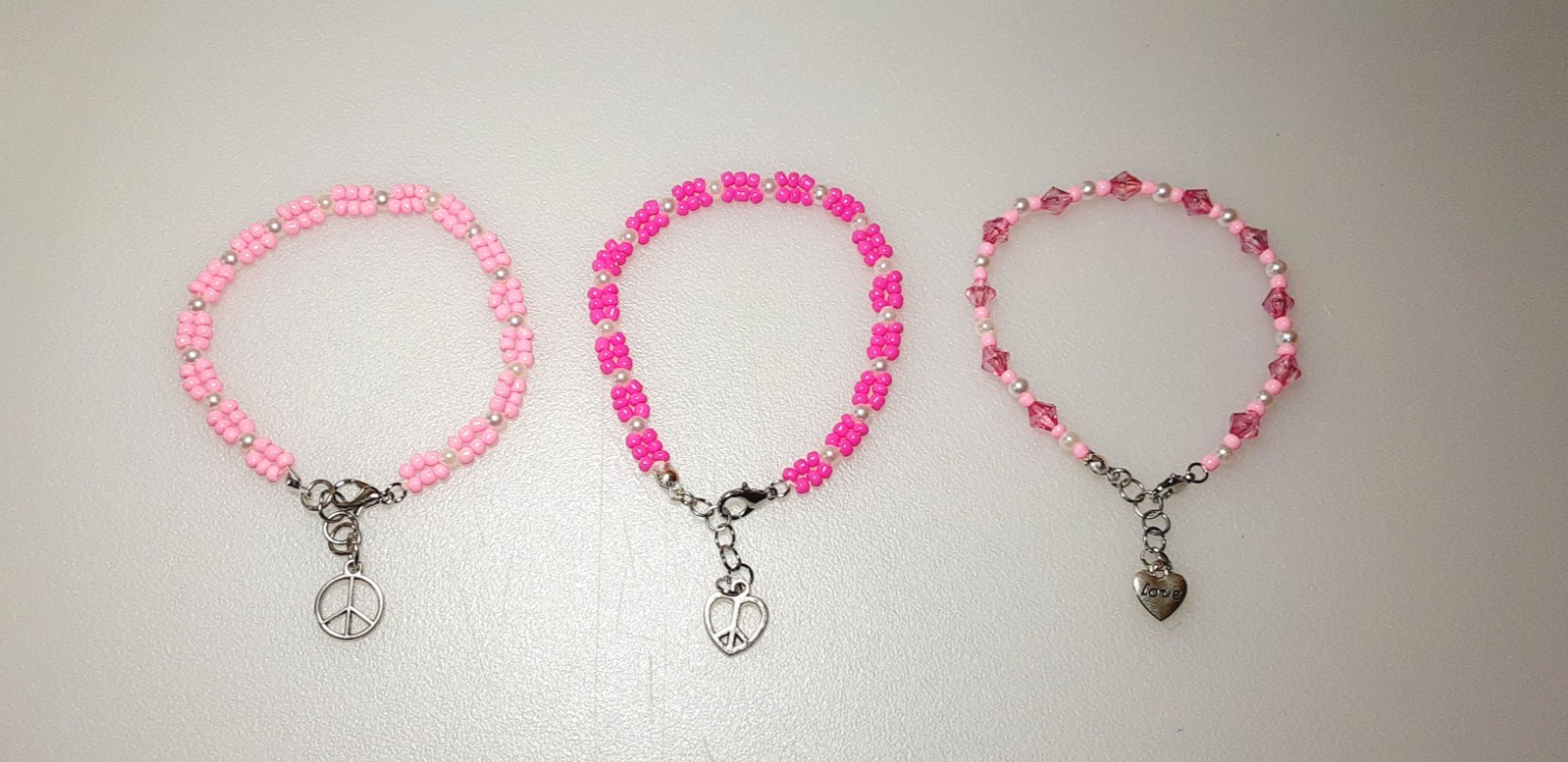 DAINTY ACRYLIC  ADJUSTABLE BEADED BRACELETS PINK & WHITE