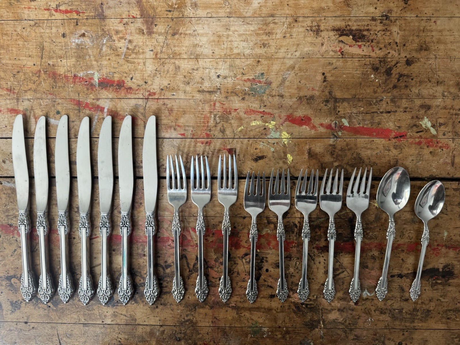 Oneida “Rembrandt Heirloom” Glossy Stainless Mixed Set (set Of 15)