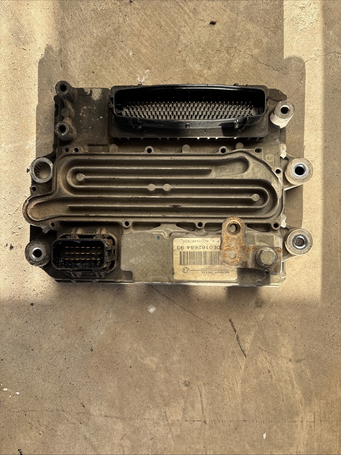 Freightliner Cascadia Ecm A-000446-76-35/002 Engine Control Unit ECU