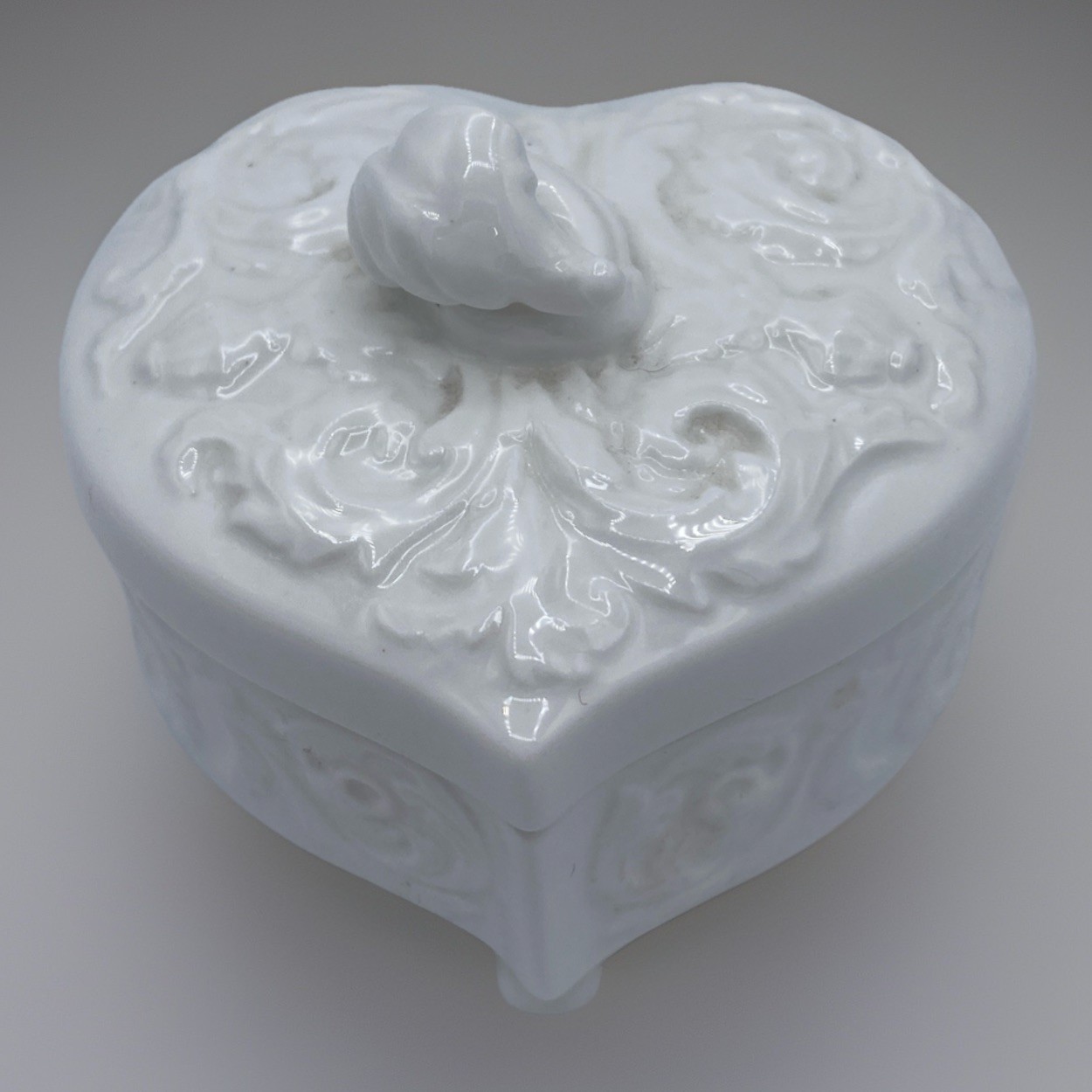 Surrey Collection Crown Staffordshire Ceramic Heart Trinket Box