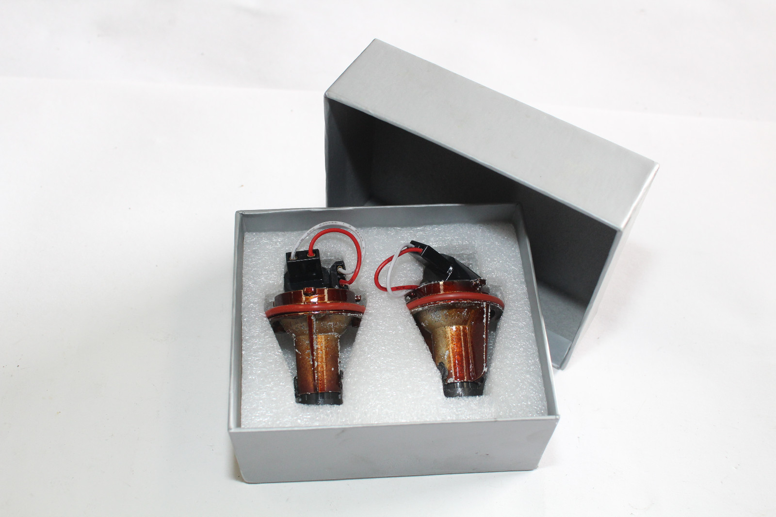 2004-07 BMW 530i HEADLIGHT BULB / SOCKET K222