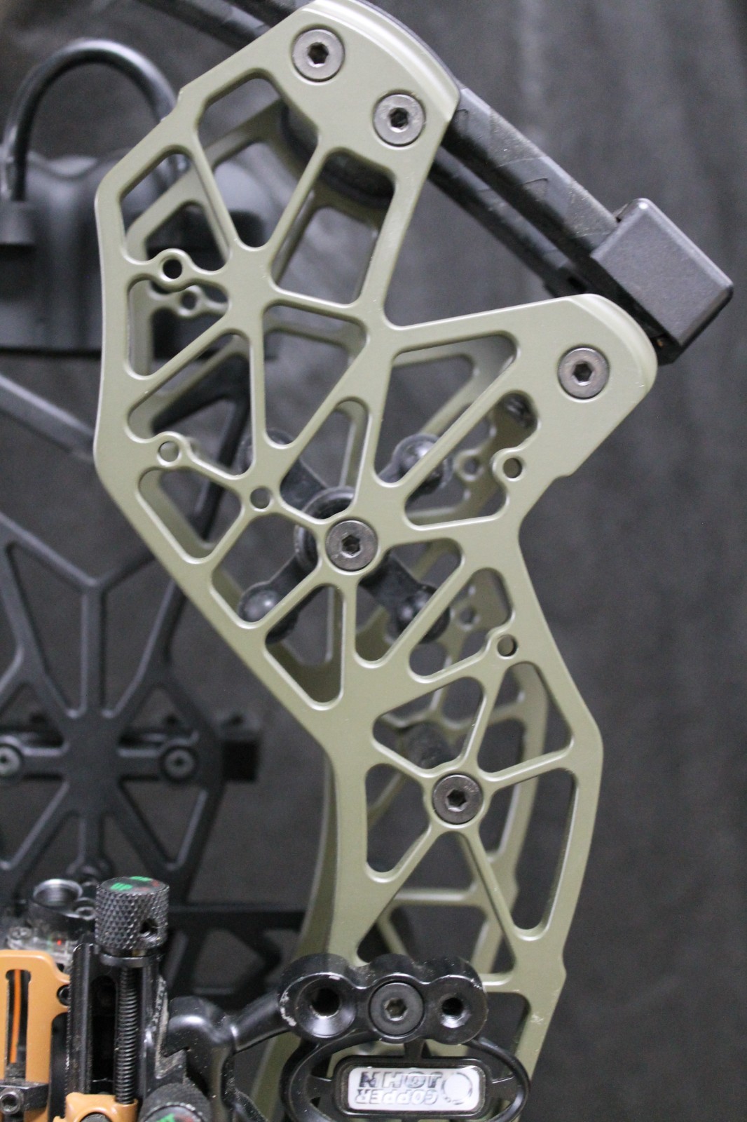 Gearhead Disrupter Pro 24 - RH - 75# - Green - LOADED!!!