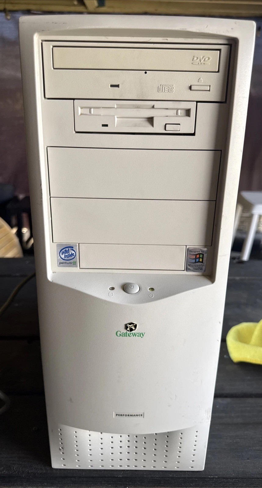 Gateway Mini Tower TB3 Performance 600 Computer Pentium III Powers On Untested