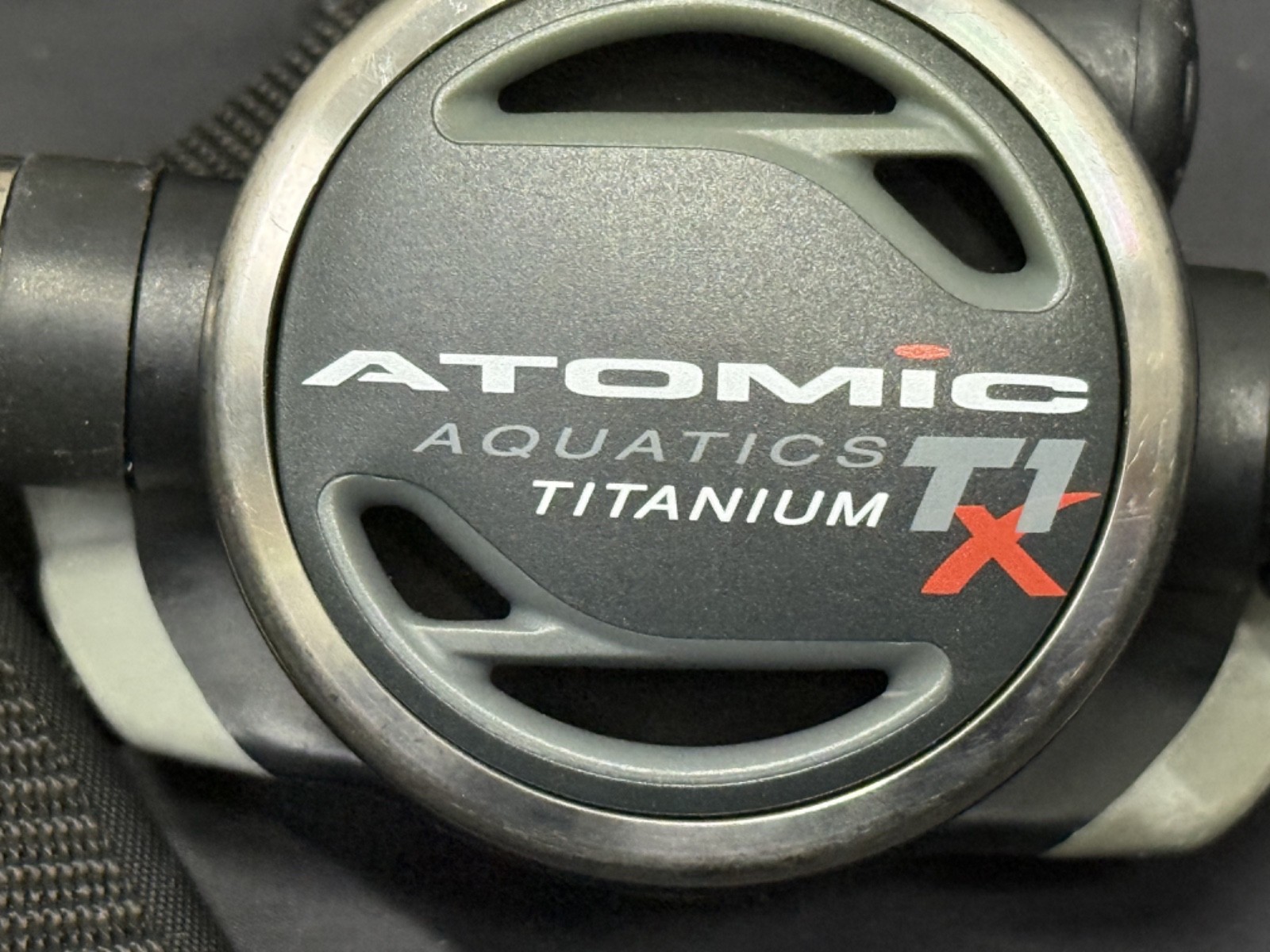 Atomic Scuba T1x titanium regulator W/ Bag. Used on 2 trips