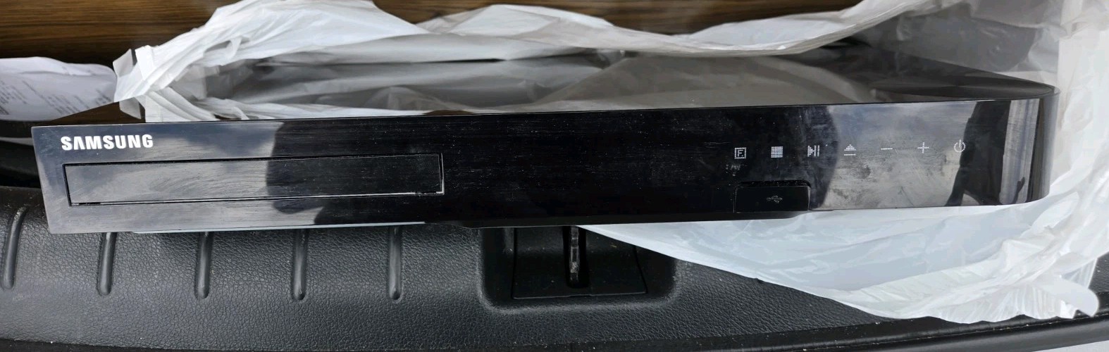 Samsung HT-F5500W 3D Blu-ray Player 5.1 Channel Home Theater System No Speakers