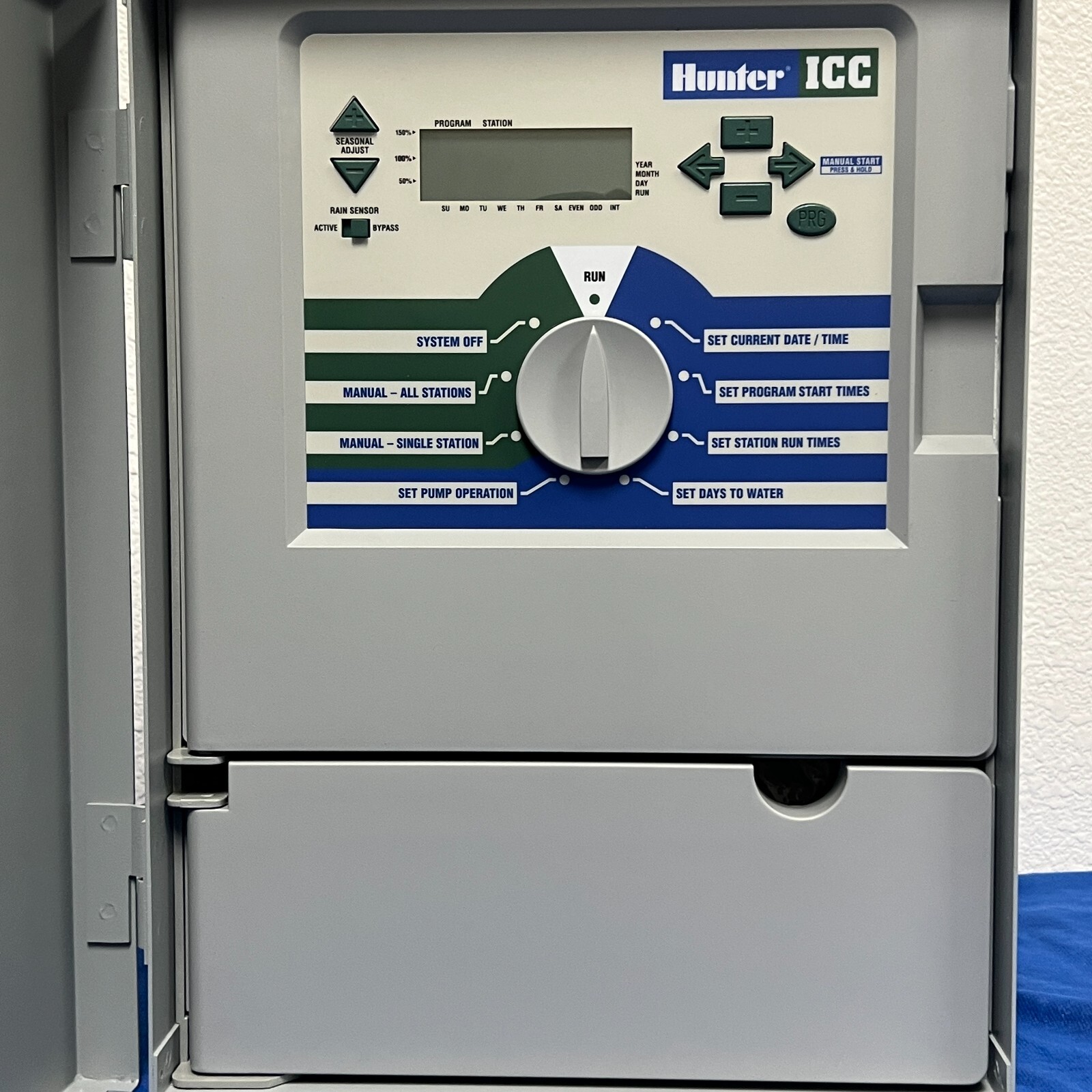 Hunter ICC-800-M Sprinkler Irrigation Timer Controller 8 Station CASE DAMAGED