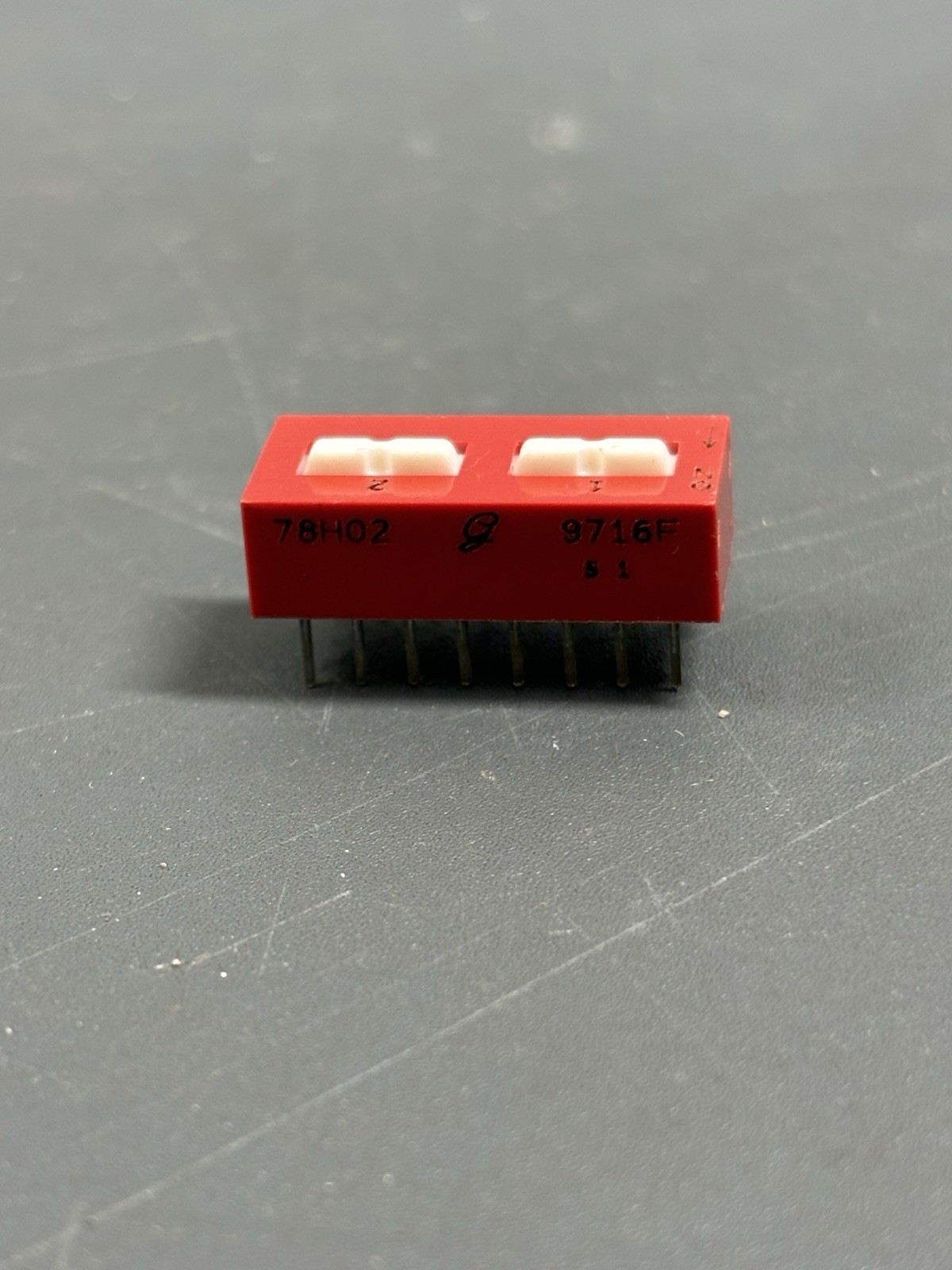 7x 2-Position DIP Switch PCB Through Hole Red