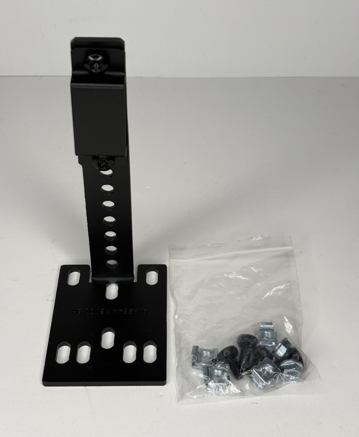APC NetShelter Cable Management Cable Ladder Attachment Kit for Enclosure AR8186