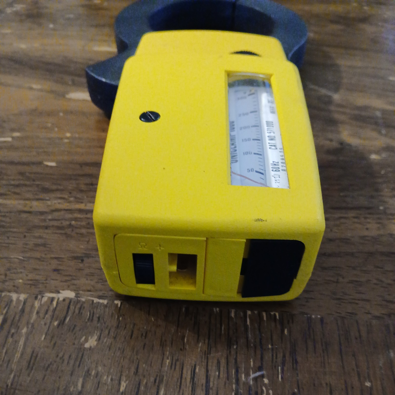 GE Voltmeter Meter Snapper 942D Clamp On Used