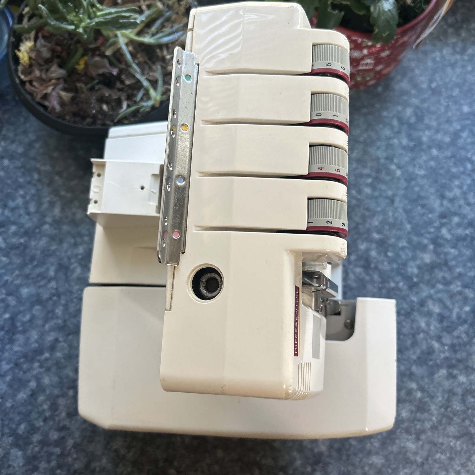 White Speedylock Model 7340 Serger 3/4 Thread Overlock Sewing Machine