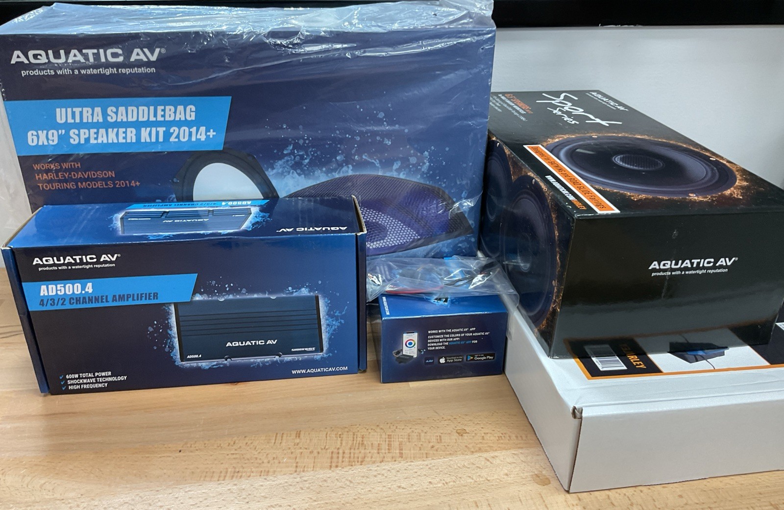 Aquatic AV 4-Channel 600 Watt Ultra RGB Speaker and Amp Kit - RG301