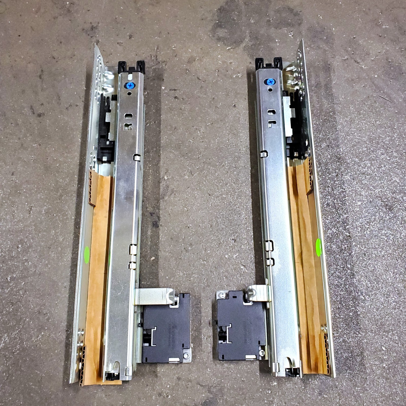 [PAIR] Accuride 15" Senseon Electronic Locking Undermount Drawer Slide Brackets
