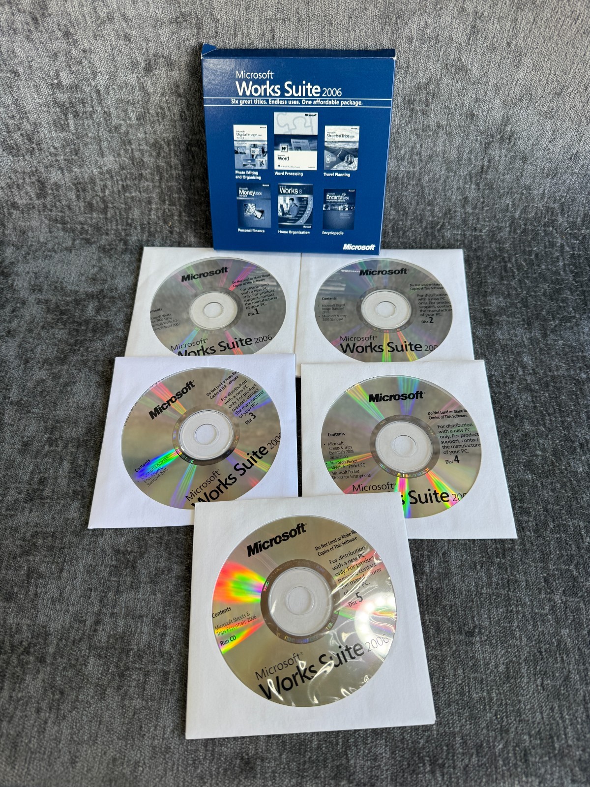 Microsoft Works Suite 2006 PC Software 5 Disc Set Word Money Encarta *READ*