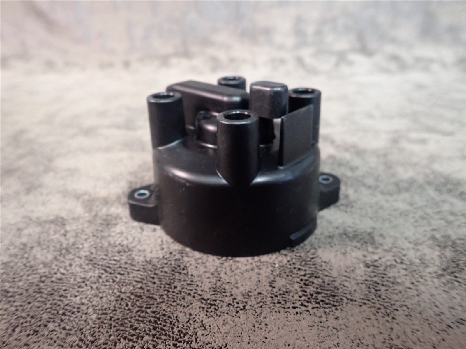 NEW WVE 5D1075 Distributor Cap (G152)