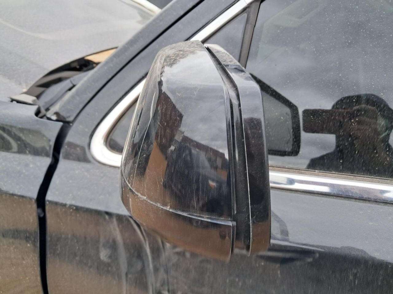 YUKONXL15 2016 Glove Box 4834620