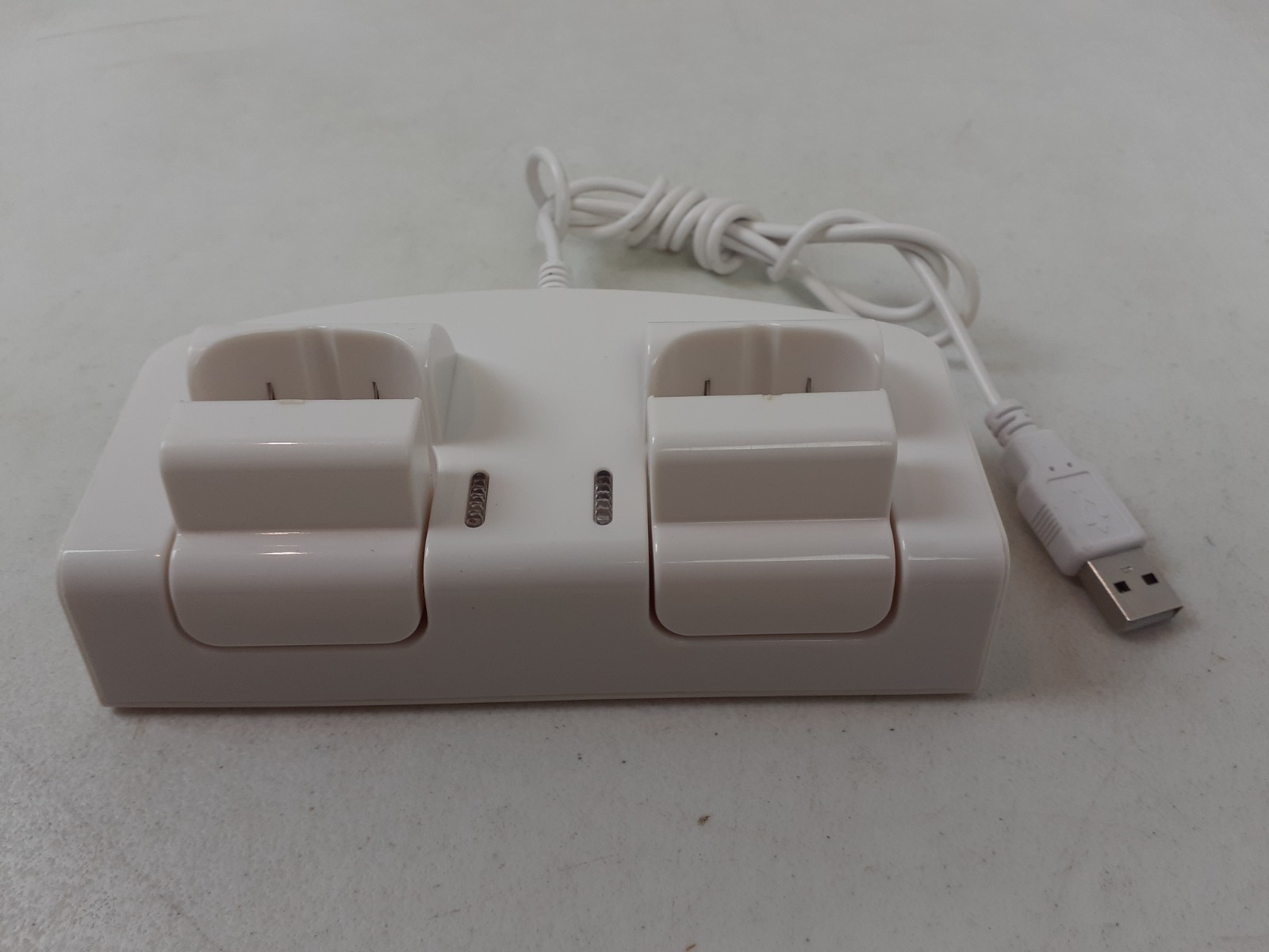 iconcepts Game Fury Nintendo Wii Battery Charger Dock Station TB-ii-DC25 USB