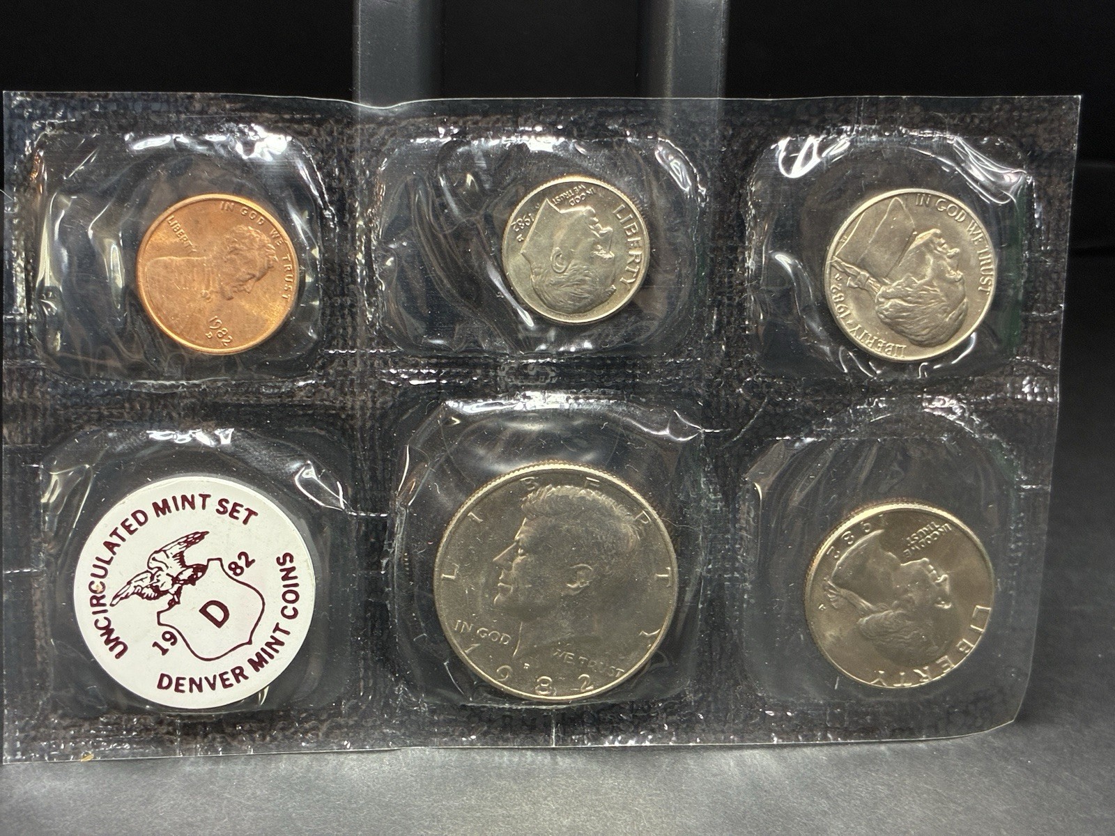1982 P and D Uncirculated Coin Set Without Sleeve