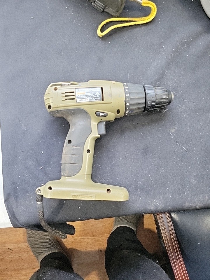 CRAFTSMAN 3/8" DRILL DRIVER & LIGHT 18 VOLT, MODEL 315.113860, TOOLS ONLY